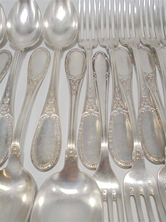 Set of 24 cutlery.