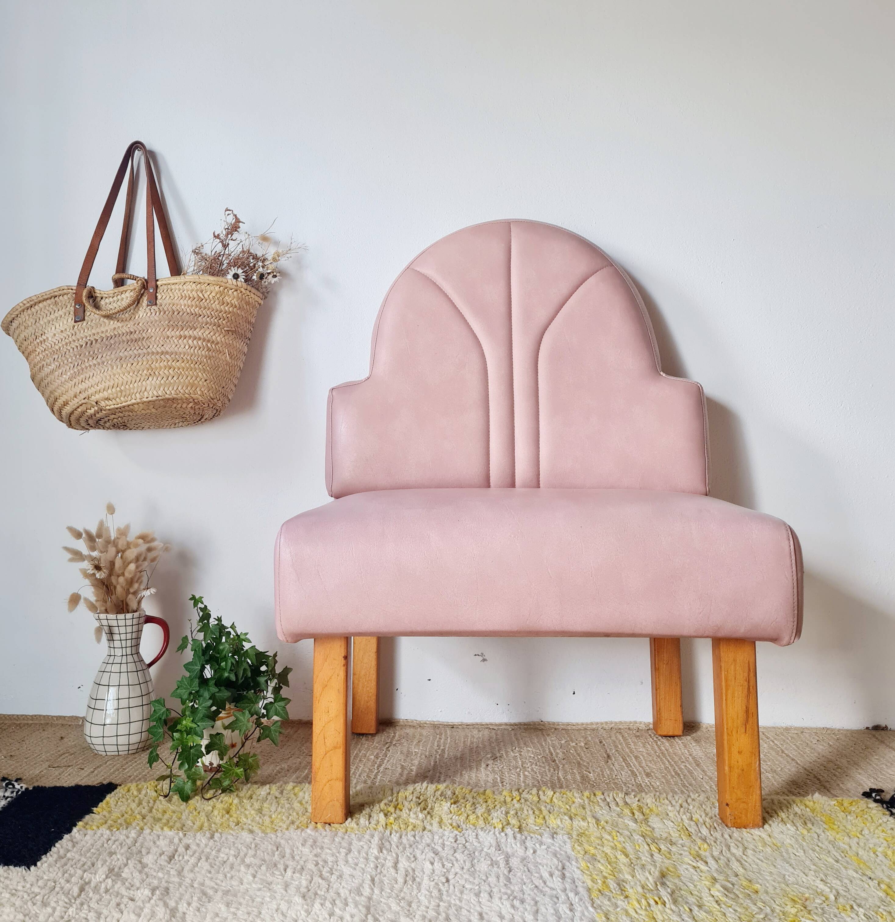 Vintage fan-back armchair – Art Deco style – Powder pink
