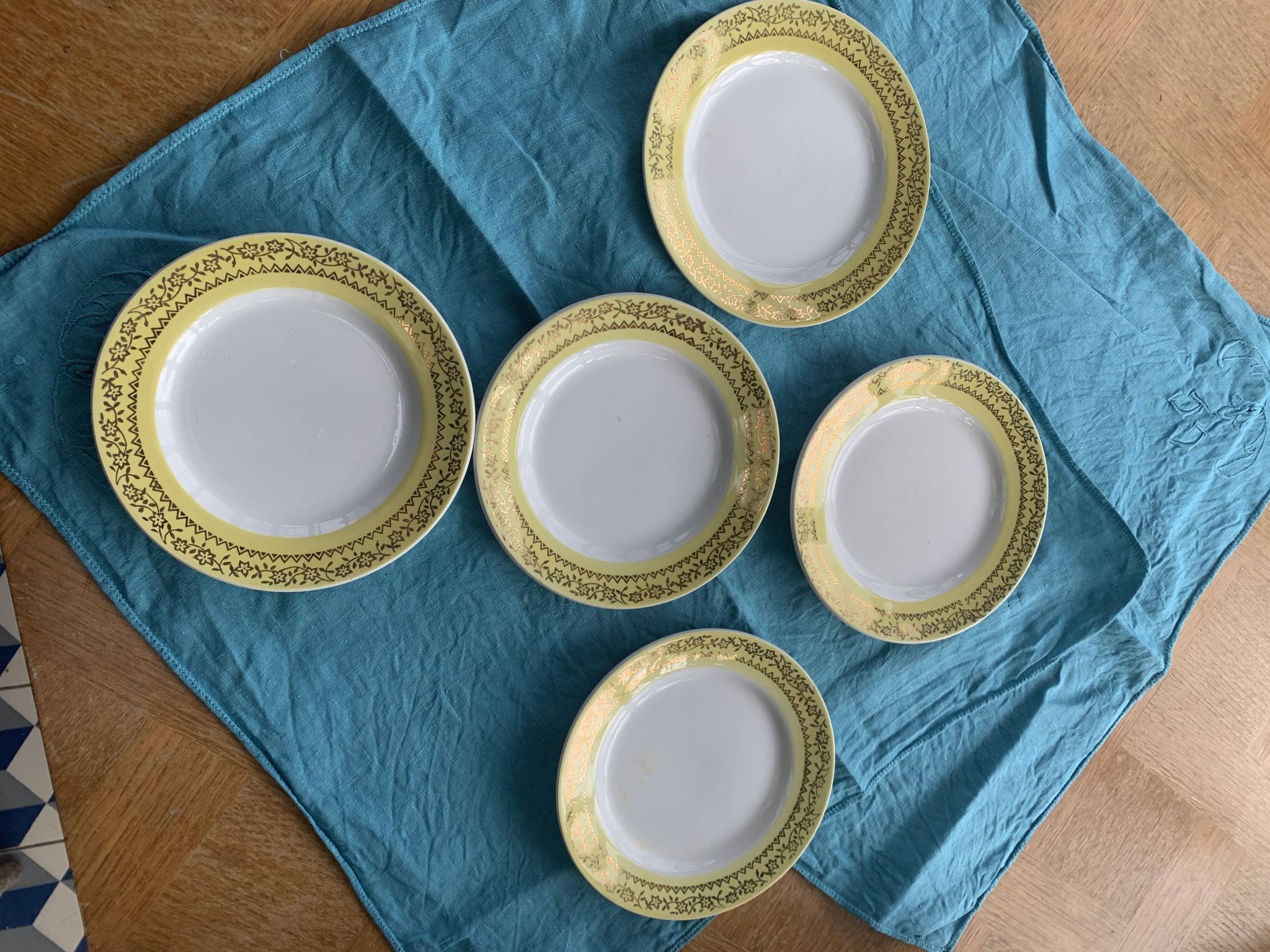 6 small plates with yellow borders and floral pattern gold antiques