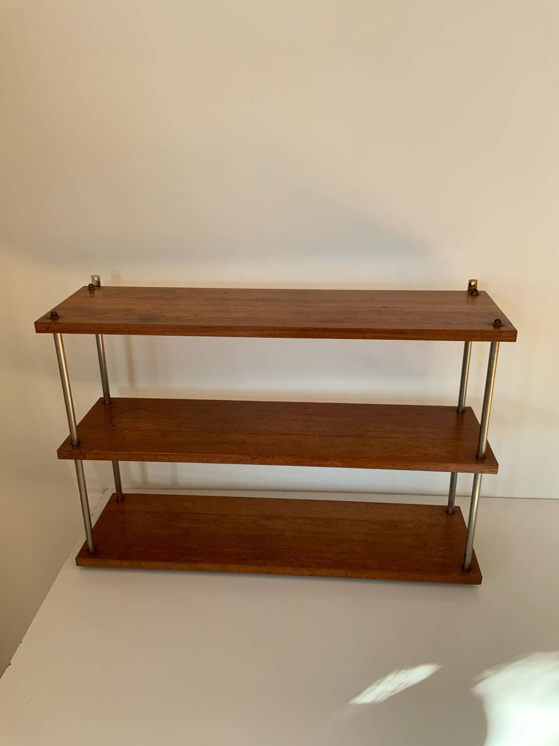 Wall shelf