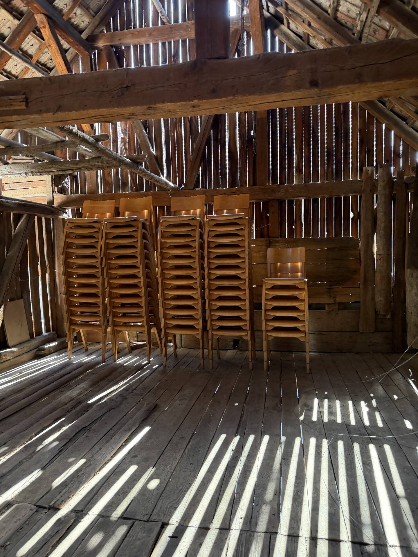 Lot de 50 chaises bistrot empilables vintage 