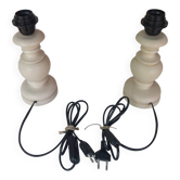 Paire de pieds de lampe patinés blanc cassé