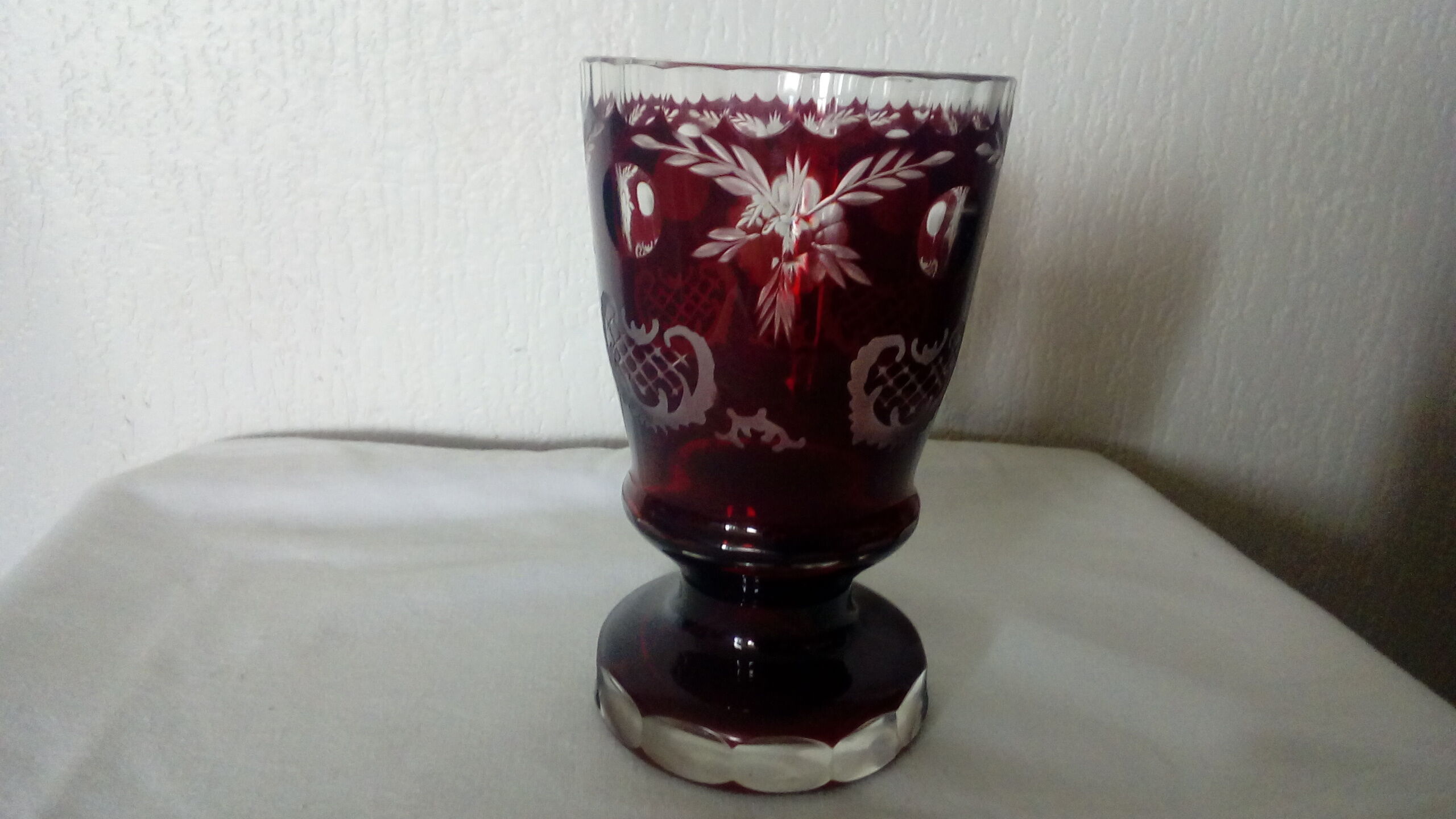Violet vase in bohemian crystal foot shower