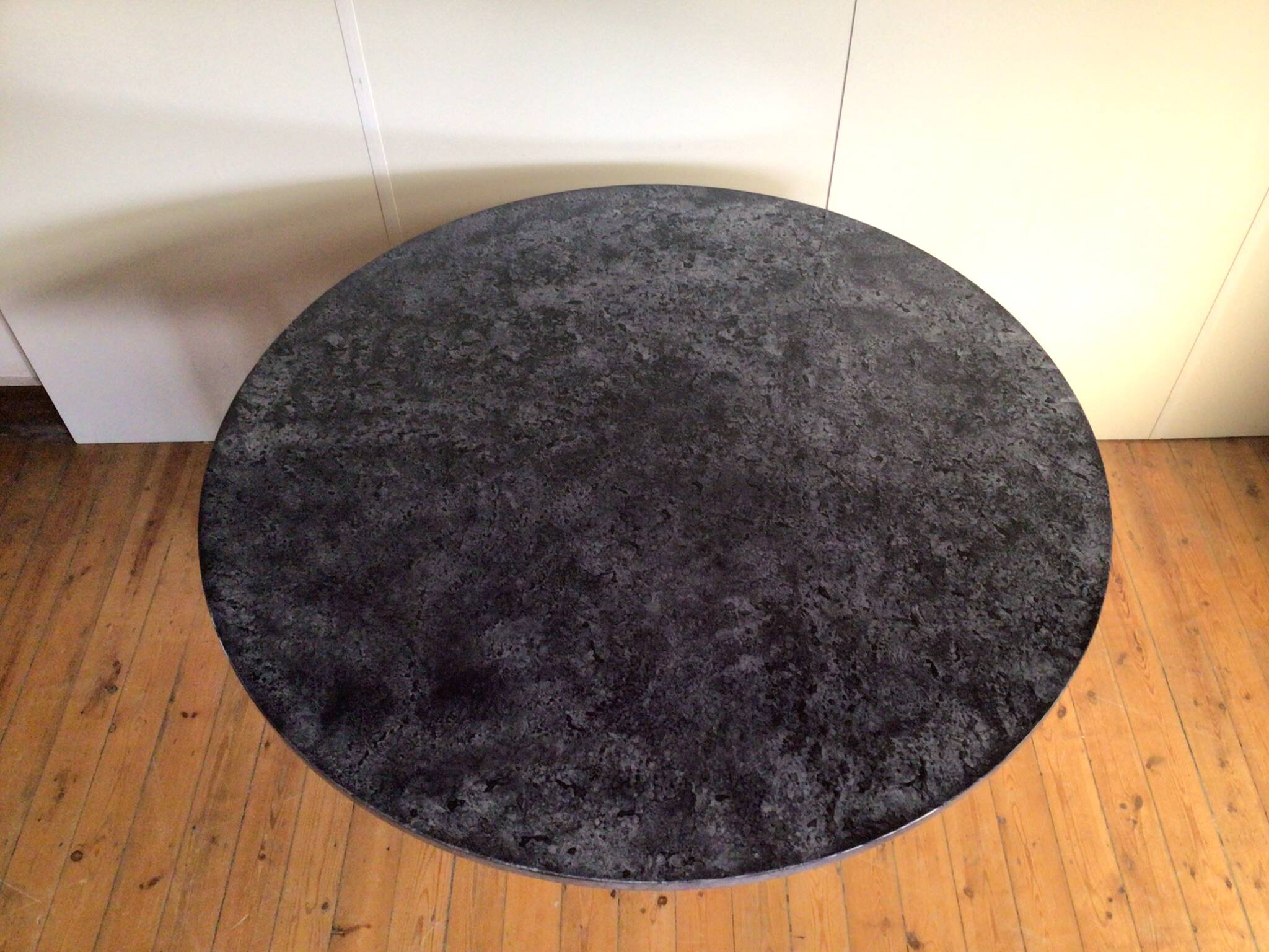 table à manger en faux marbre
