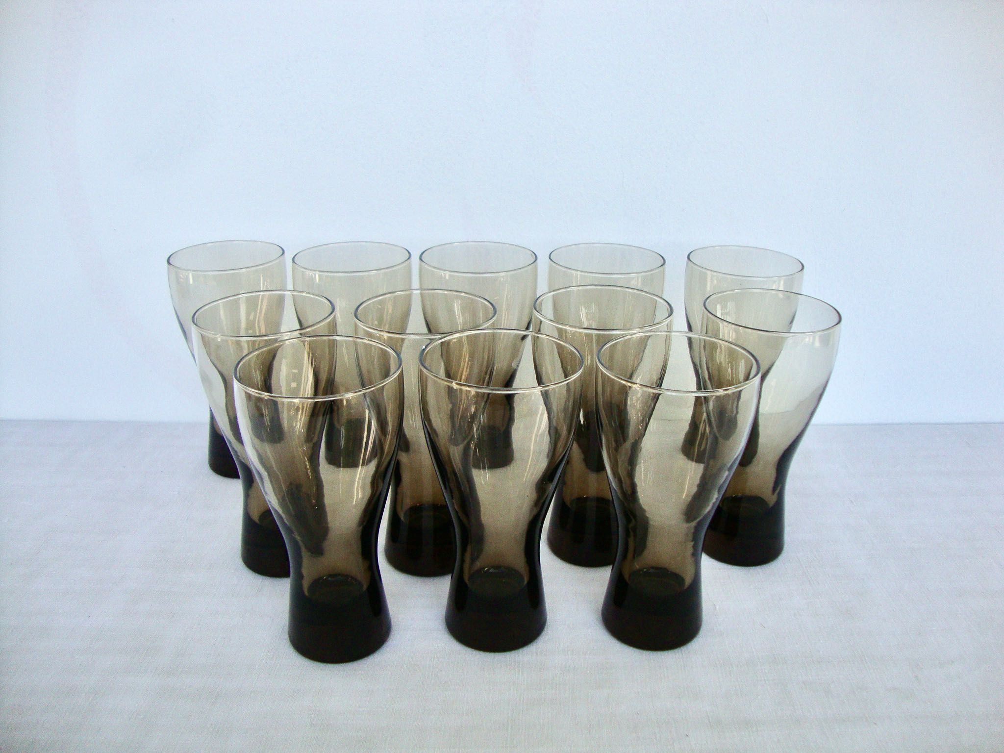Série de 12 verres en verre soufflé