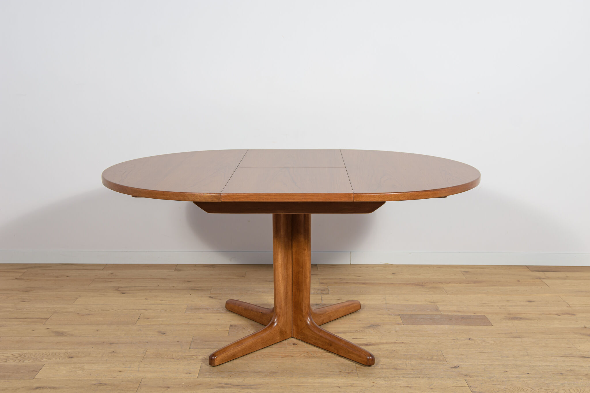 Table à manger ronde extensible en teck des années 1950, Royaume-Uni