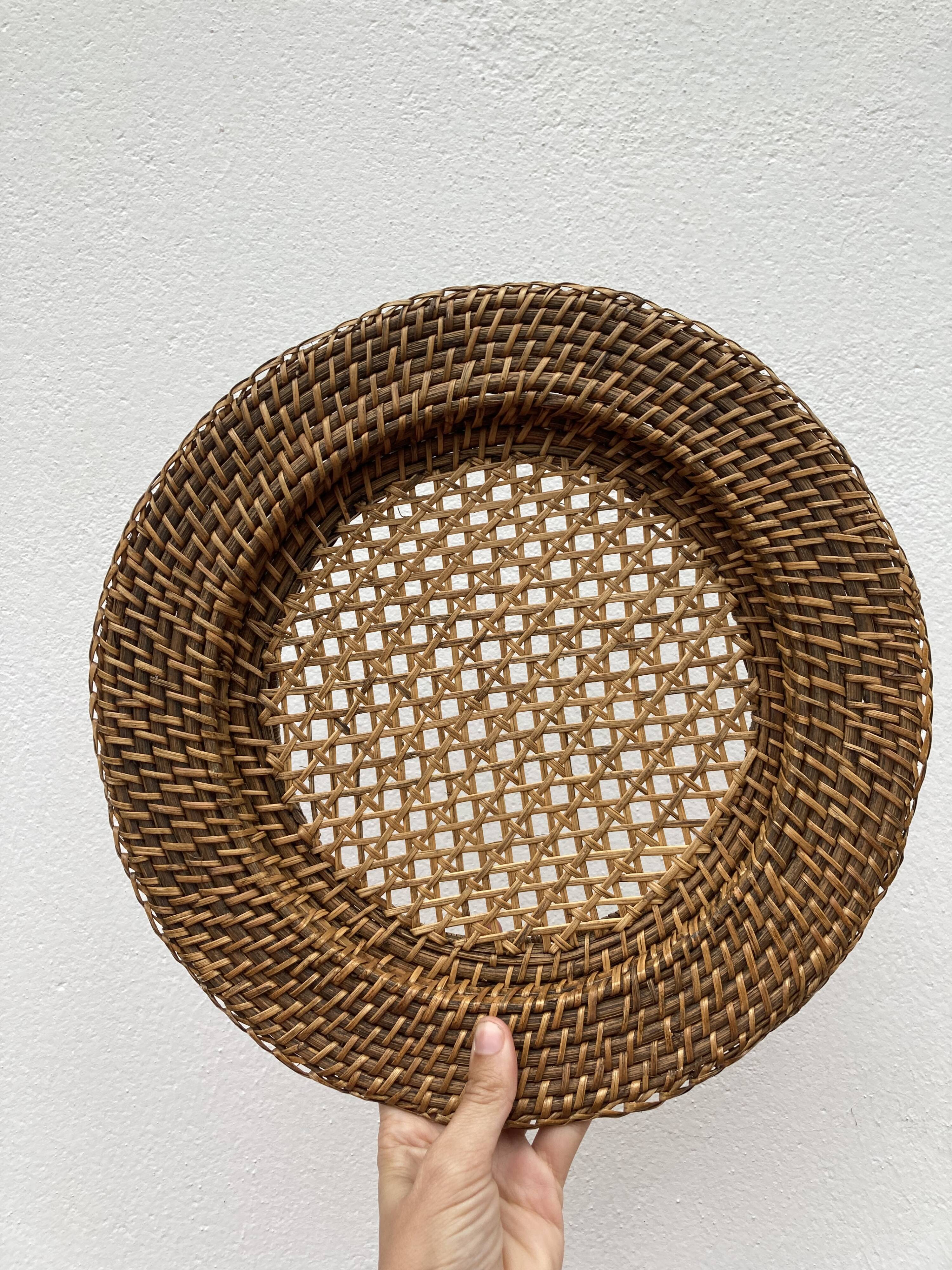 Round rattan table set / natural braided wicker