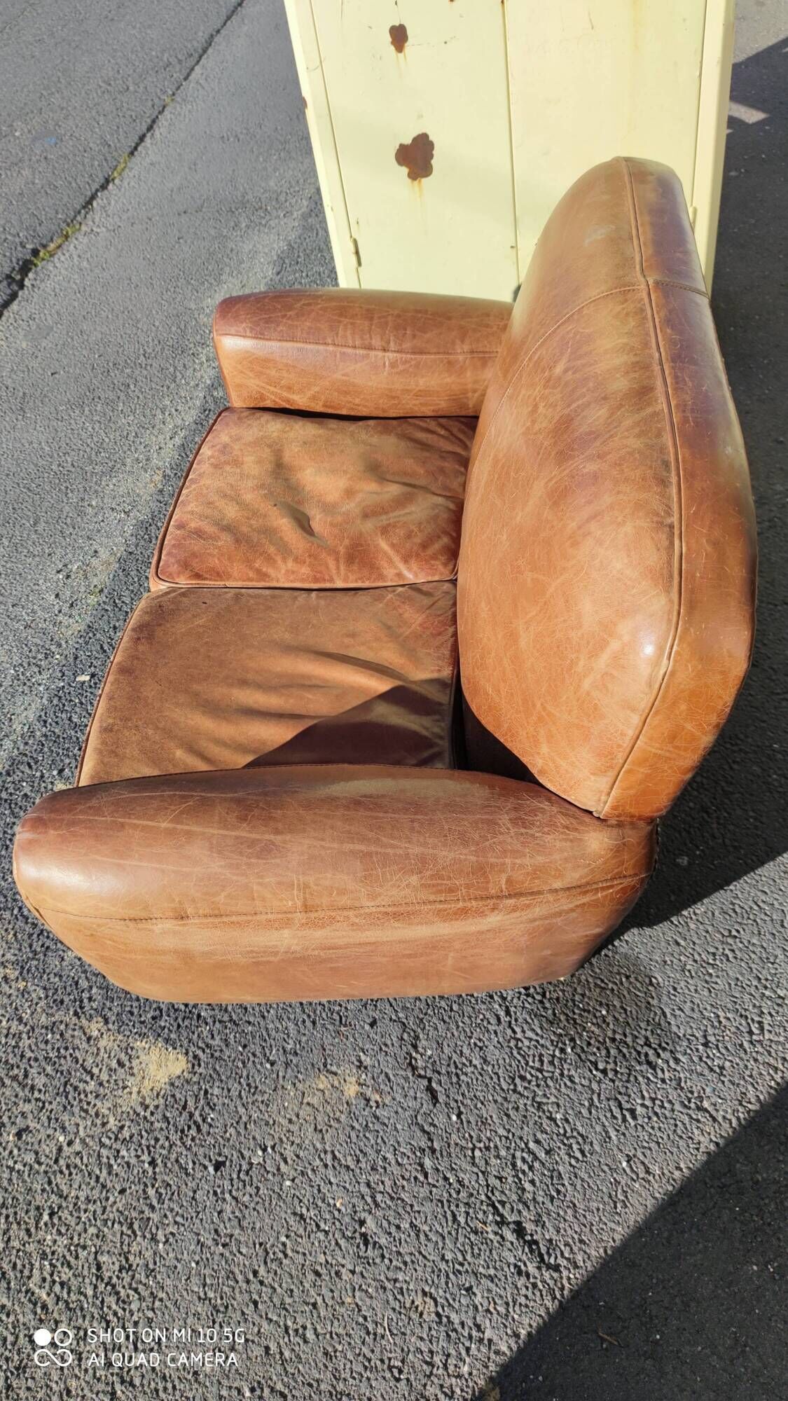 Club sofa 2 places in leather beautiful patina around 1980