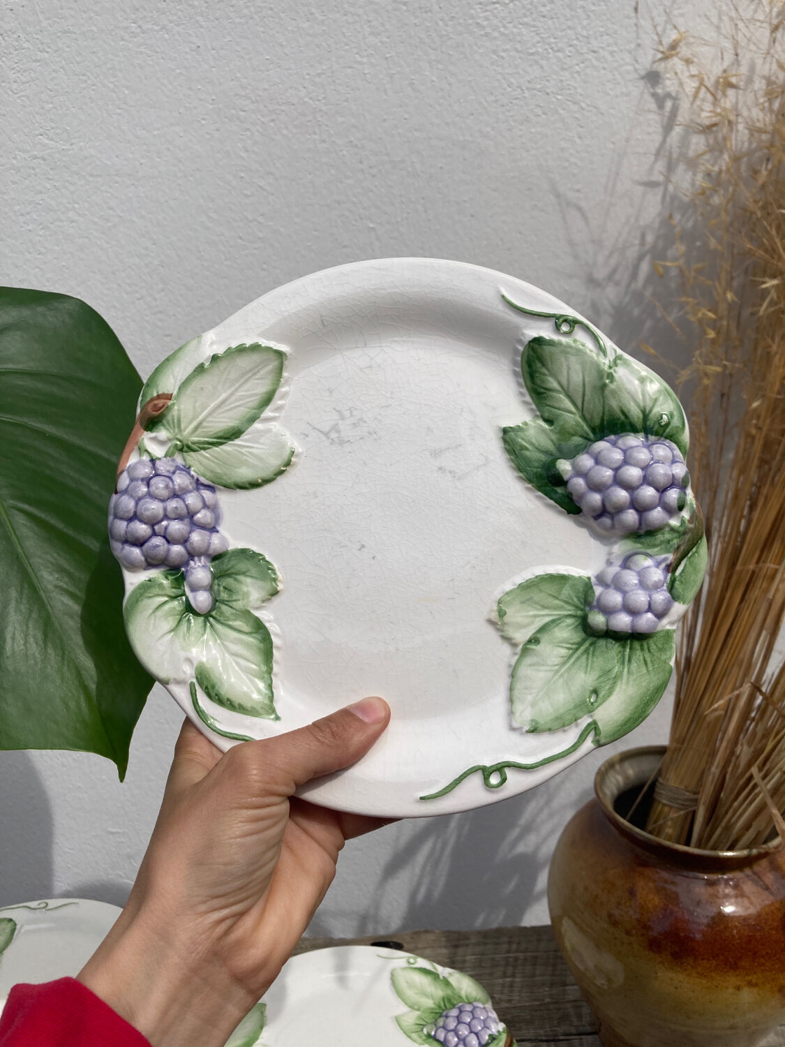 4 assiettes à dessert blanches en barbotine de raisin vintage Japon