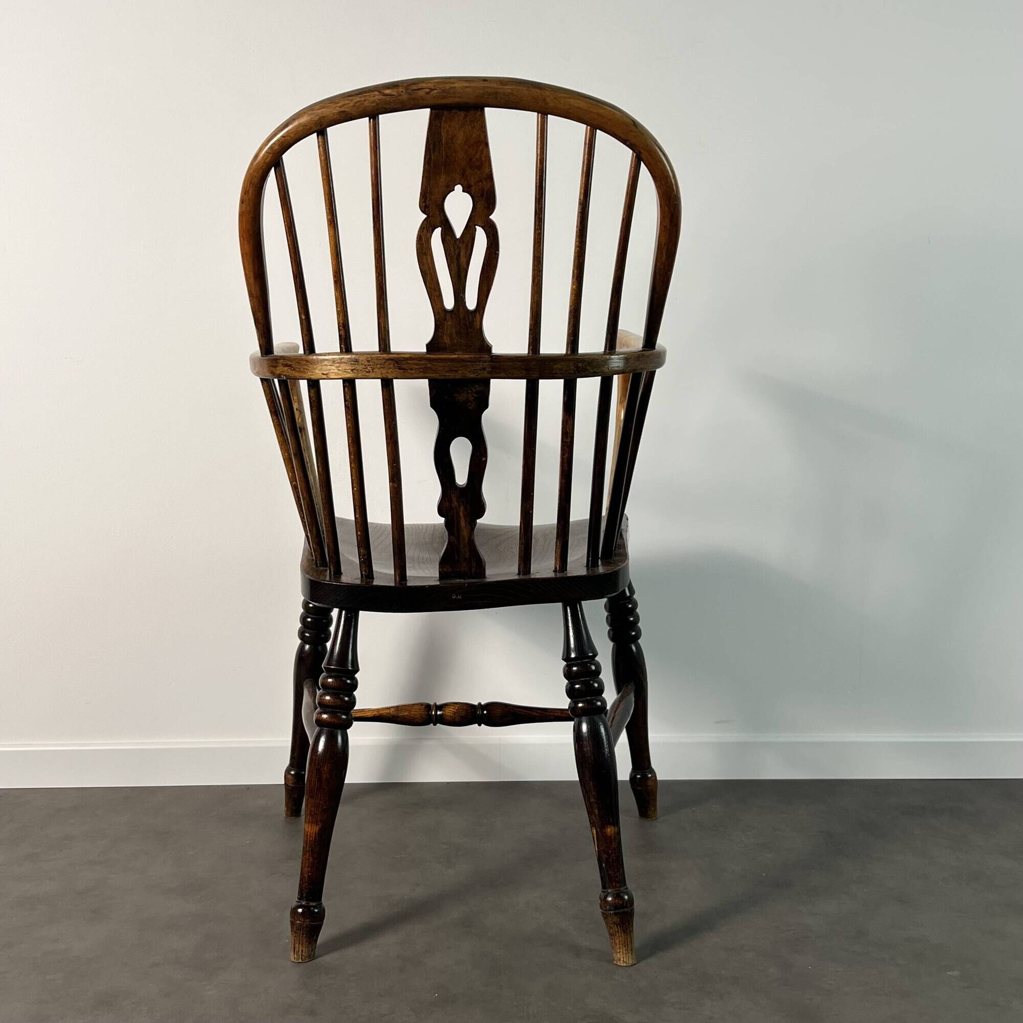 Chair, Windsor Low Back armchair in elm, England, 19th century