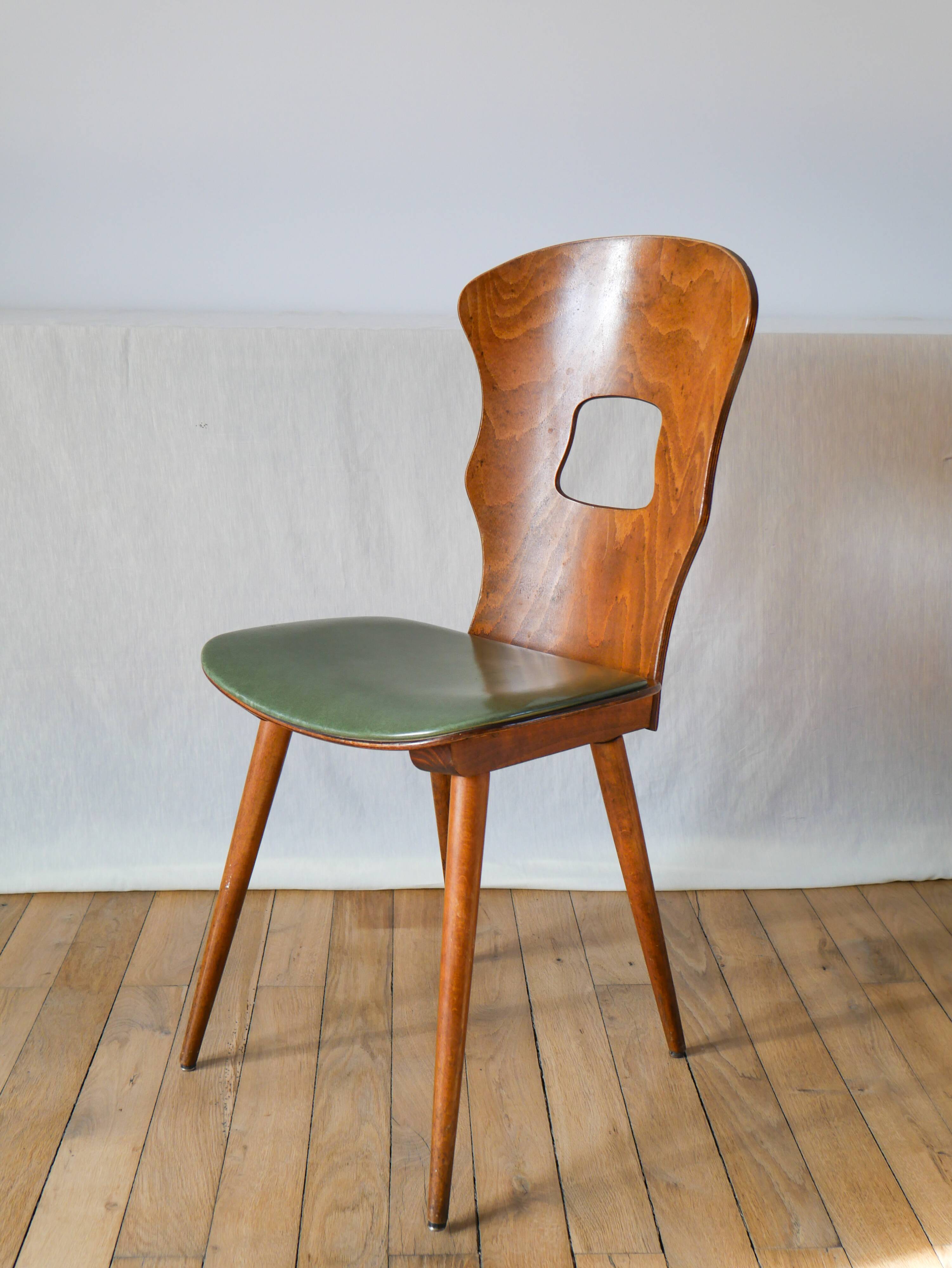 chaise Baumann en bois et skaï modèle Gentiane, 1950