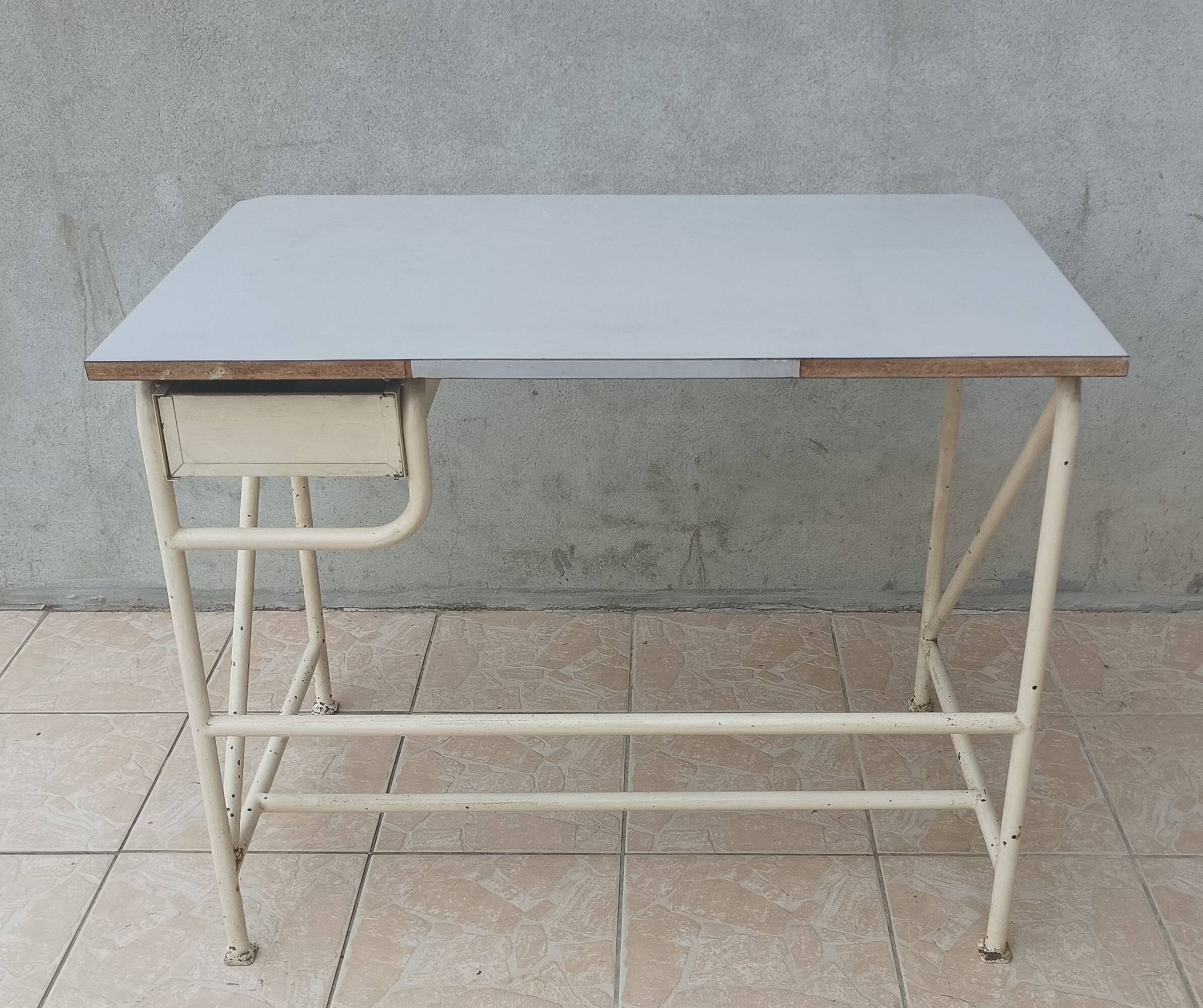 Table haute industrielle de métier métal et formica