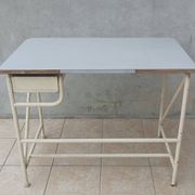 Table haute industrielle de métier métal et formica