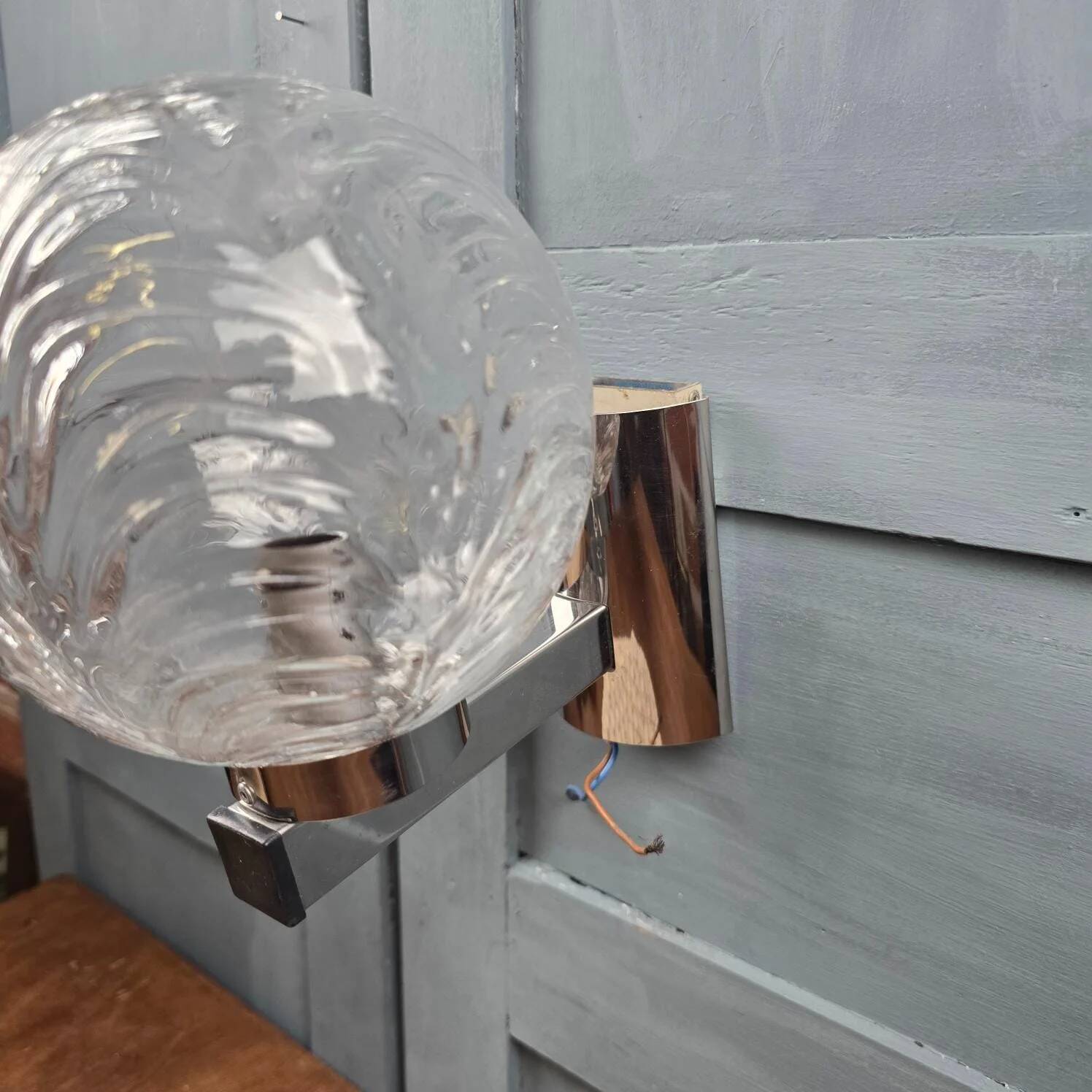 Vintage Space Age chrome wall light – Moulded glass globe