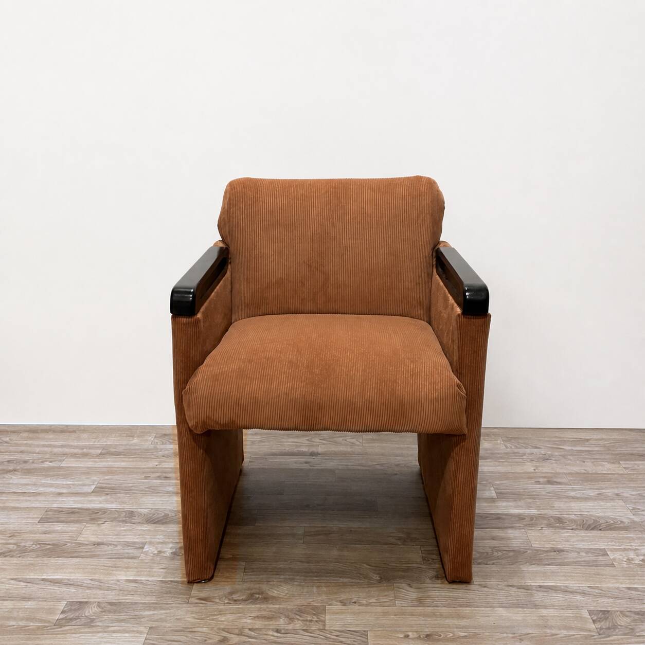 Paire de fauteuils années 80 en velours côtelé terracotta