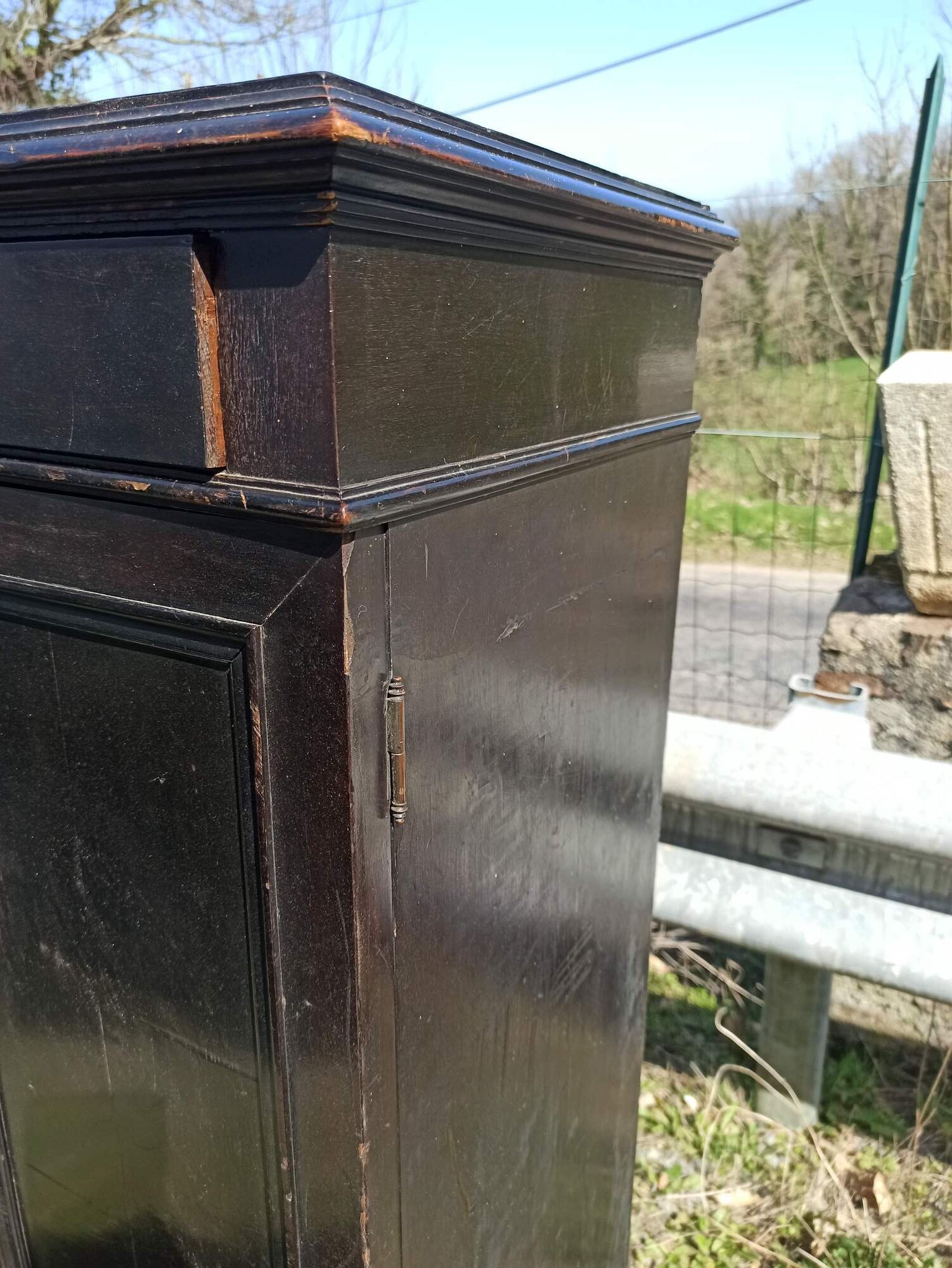 Sideboard 2 doors 1 drawers in blackened wooden support height