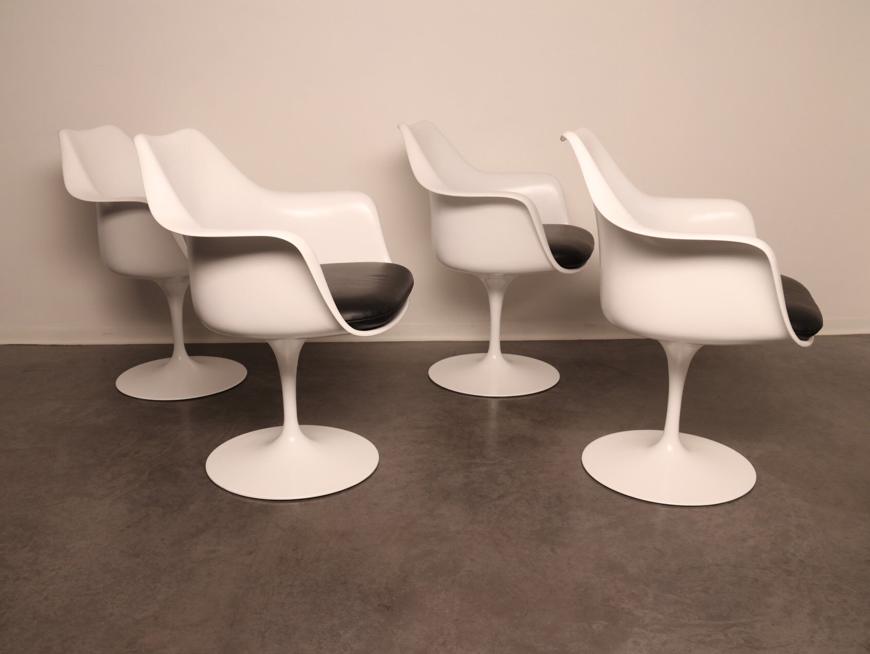 Dining chair with armrests by Eero Saarinen for De Coene & Knoll - US - 1960's