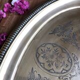 Oval tray in chiseled brass