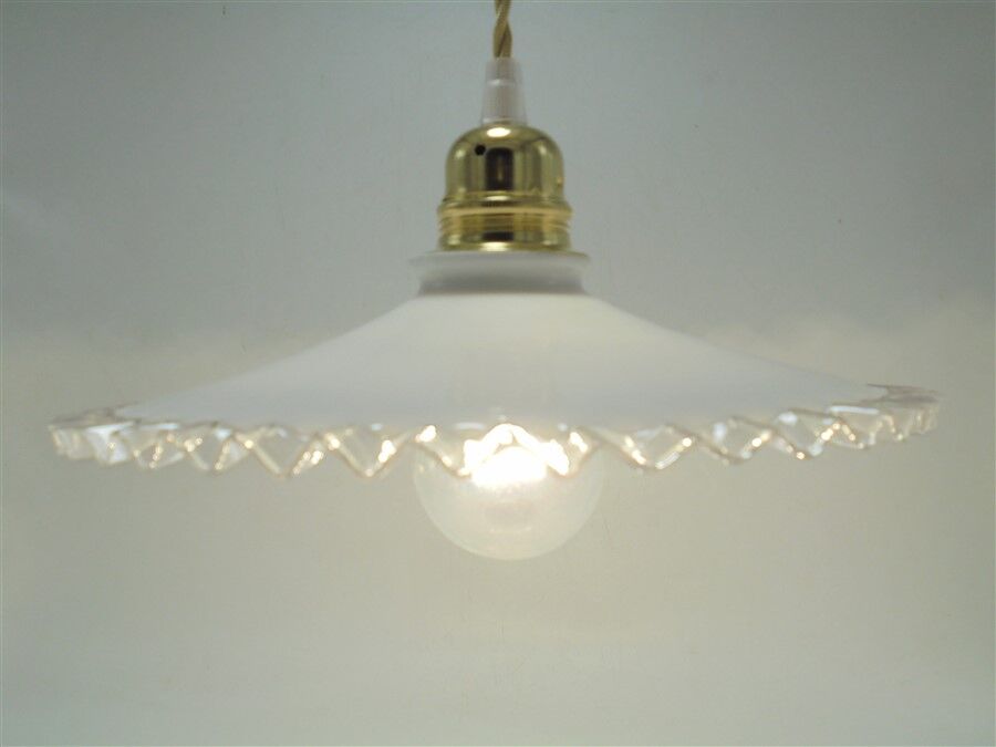 Toothed opaline suspension