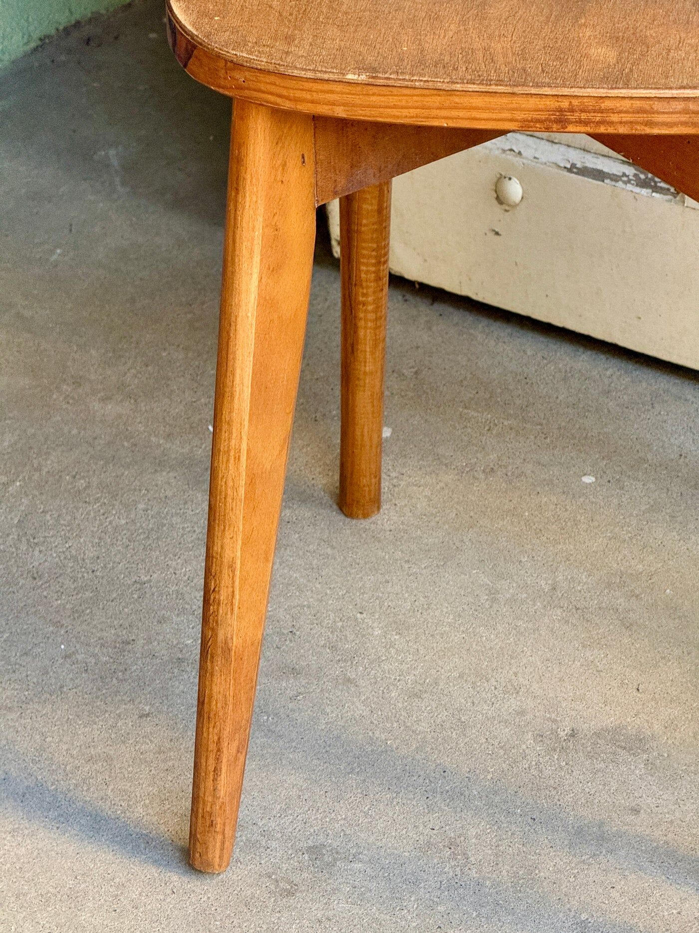 Paire de chaises en bois brut