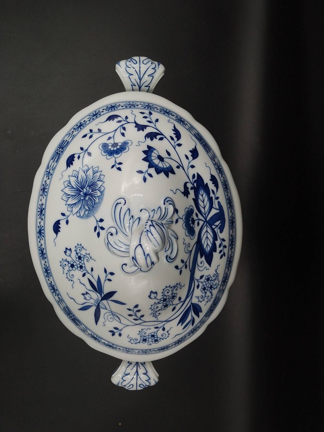 Soup Tureen with Lid Hutschenreuther Blue Onion Decor Porcelain, 3.5 L circa 1930 Made in Germany