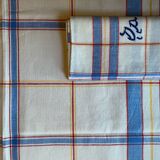 Nappe à carreaux brodee avec ses 6 serviettes brodées