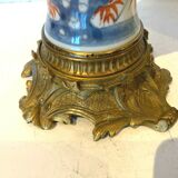 Paire de lampe en porcelaine de chine piétement en bronze ciselé XIX siècle