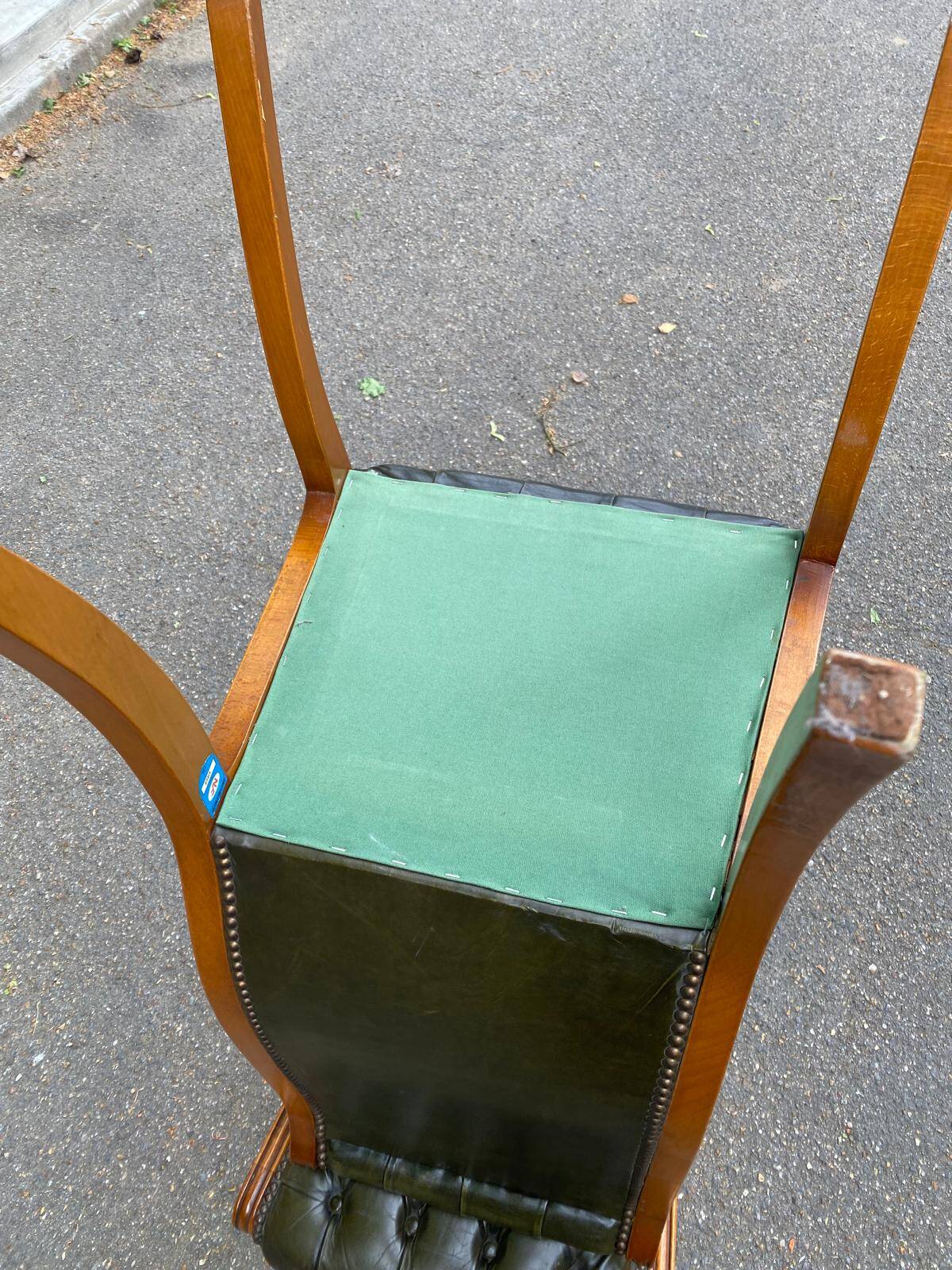 6 English Chesterfield chairs, 20th century, olive green leather