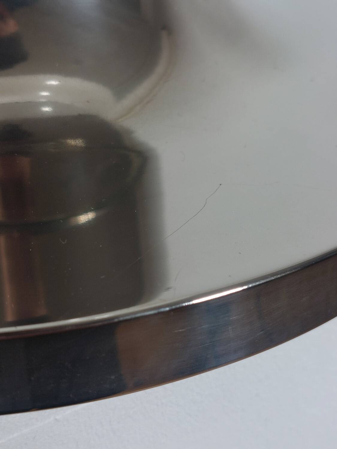 Lampadaire vintage style spatial, ampoule Temde, verre opale chromé.