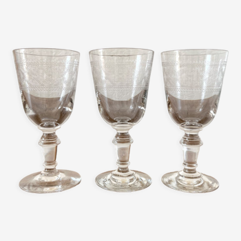 3 verres à pied à vin blanc en verre gravé du 19eme