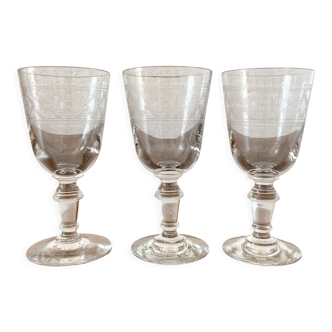 3 verres à pied à vin blanc en verre gravé du 19eme