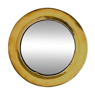 Vintage round brass wall mirror, handmade, diameter 26 cm.