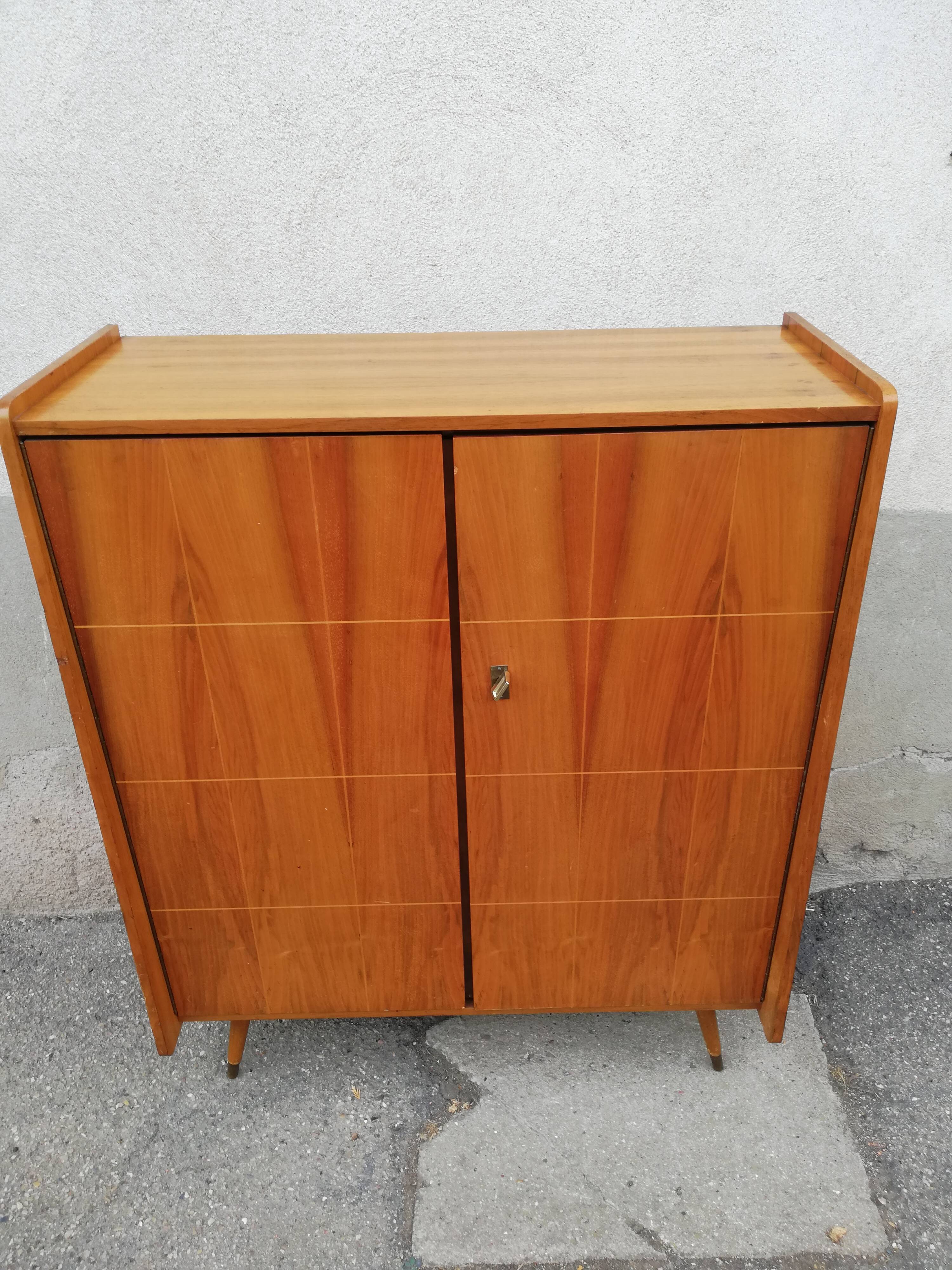 Vintage buffet 2 doors feet compass