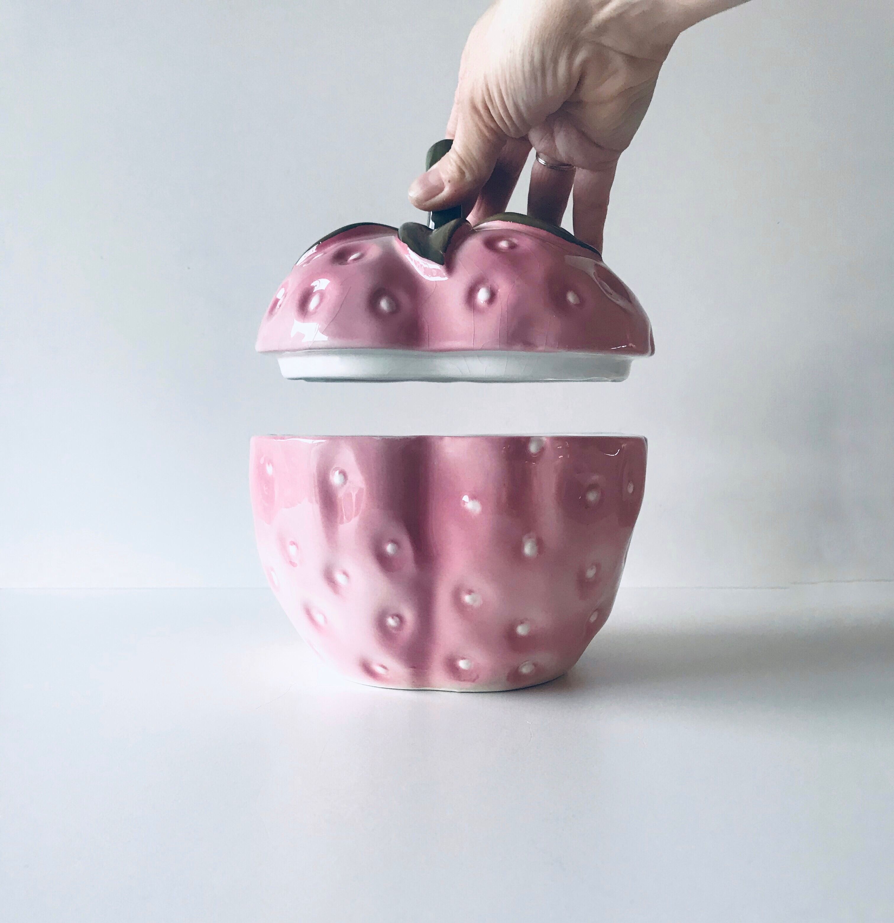 Strawberry pot in Italian dabbling