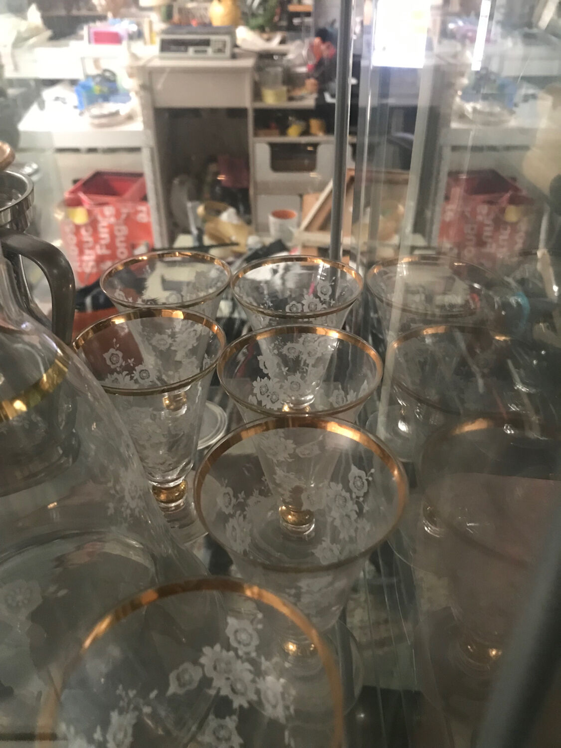 Liqueur service from the 1930s, with a decanter and 8 glasses.
