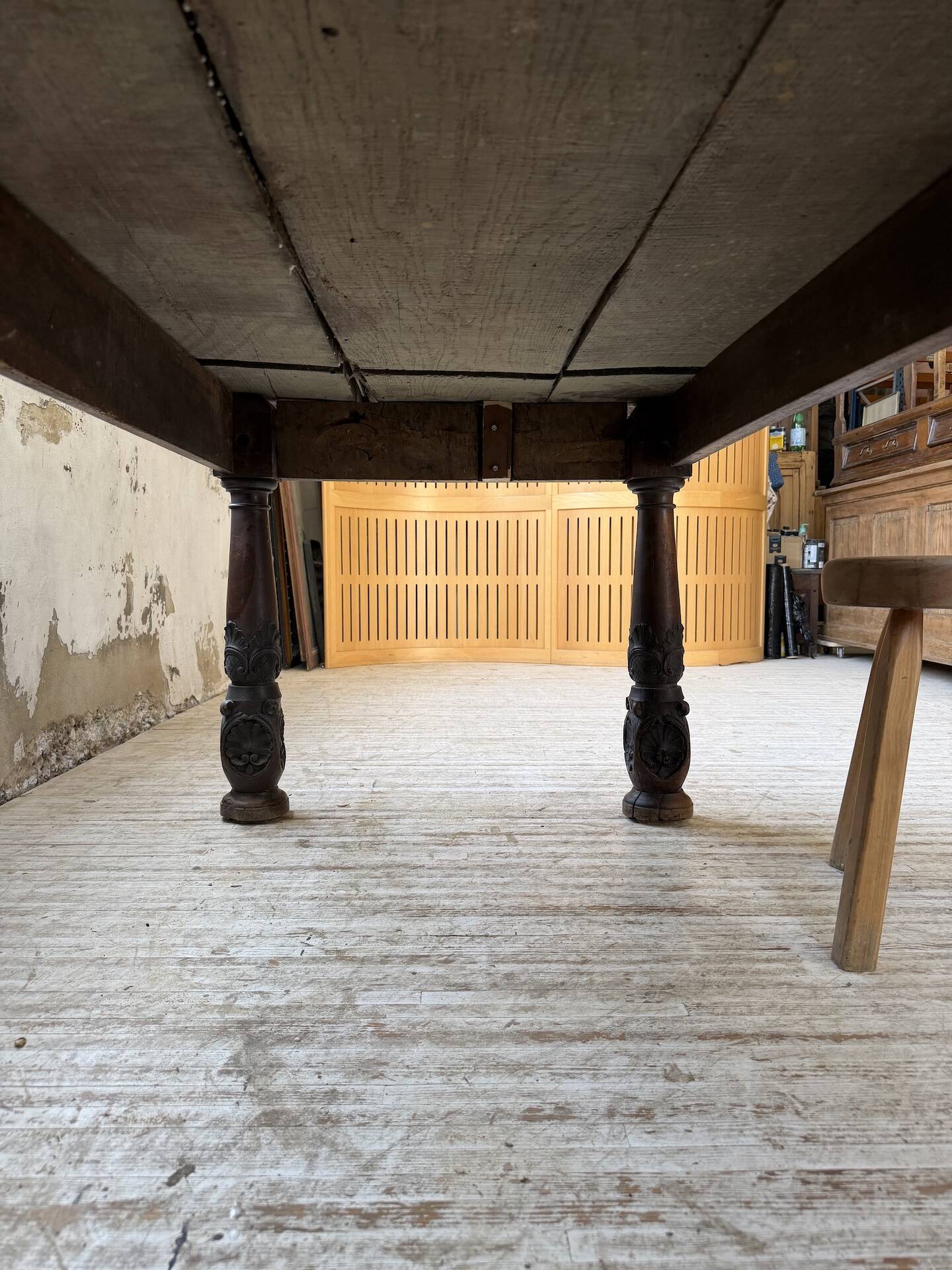 19th-century castle table, carved solid oak, 190cm.