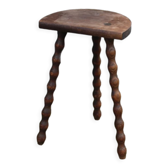 Tabouret tripode pieds bossés