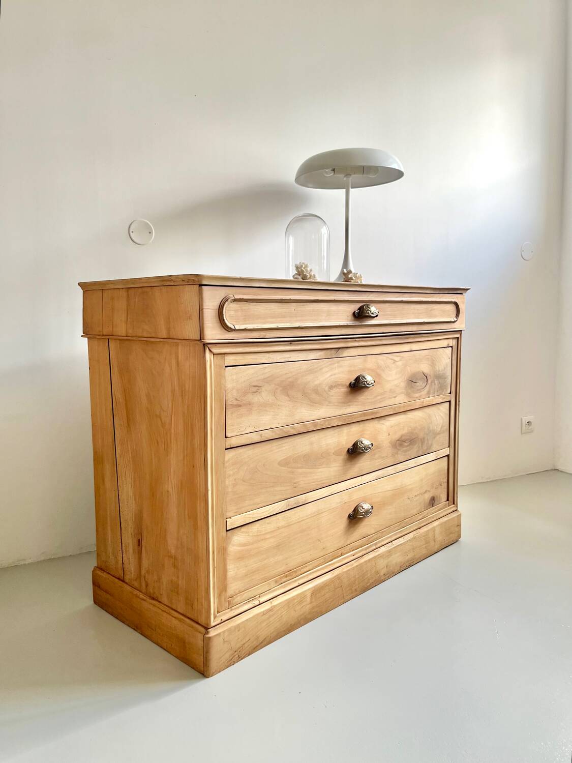 Commode ancienne, meuble de métier en orme massif