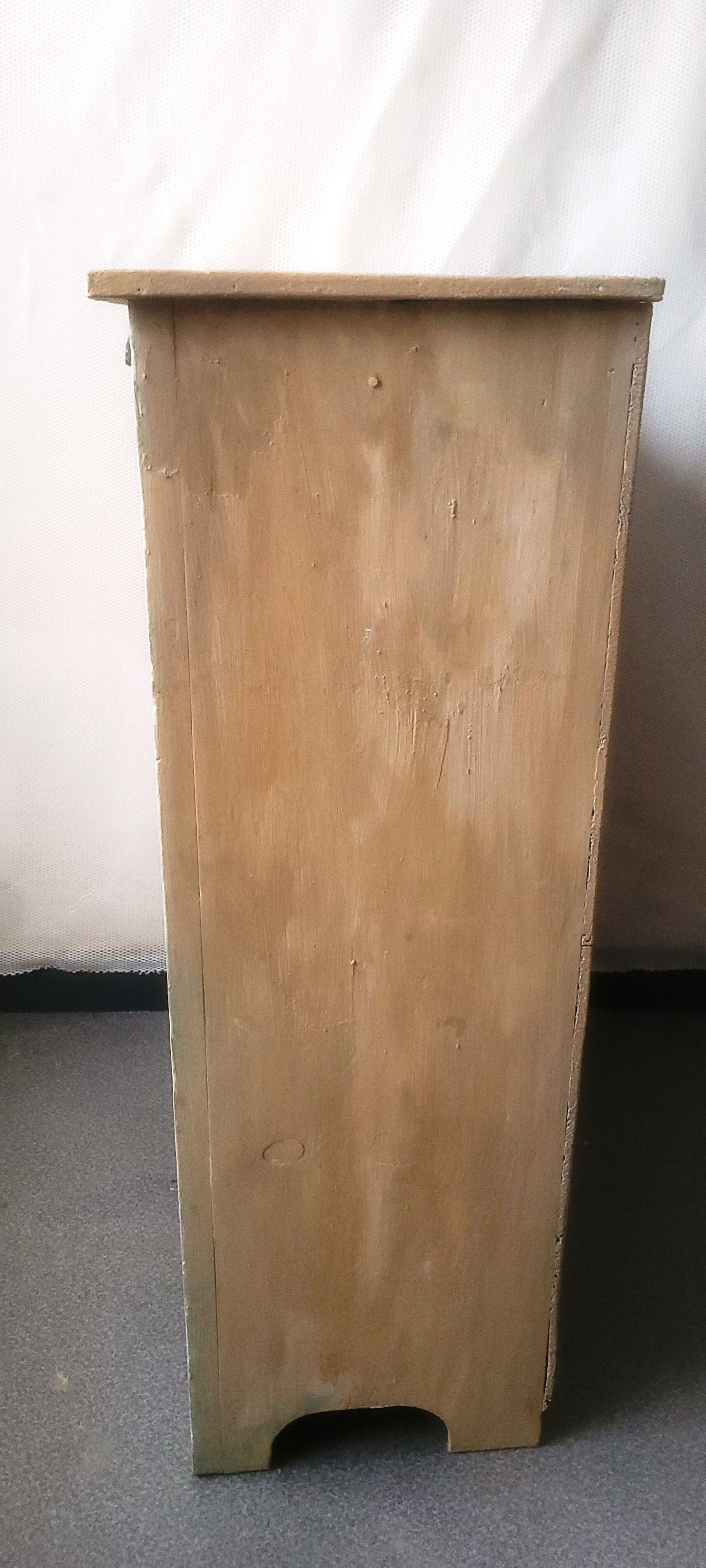 Patinated wooden jam maker