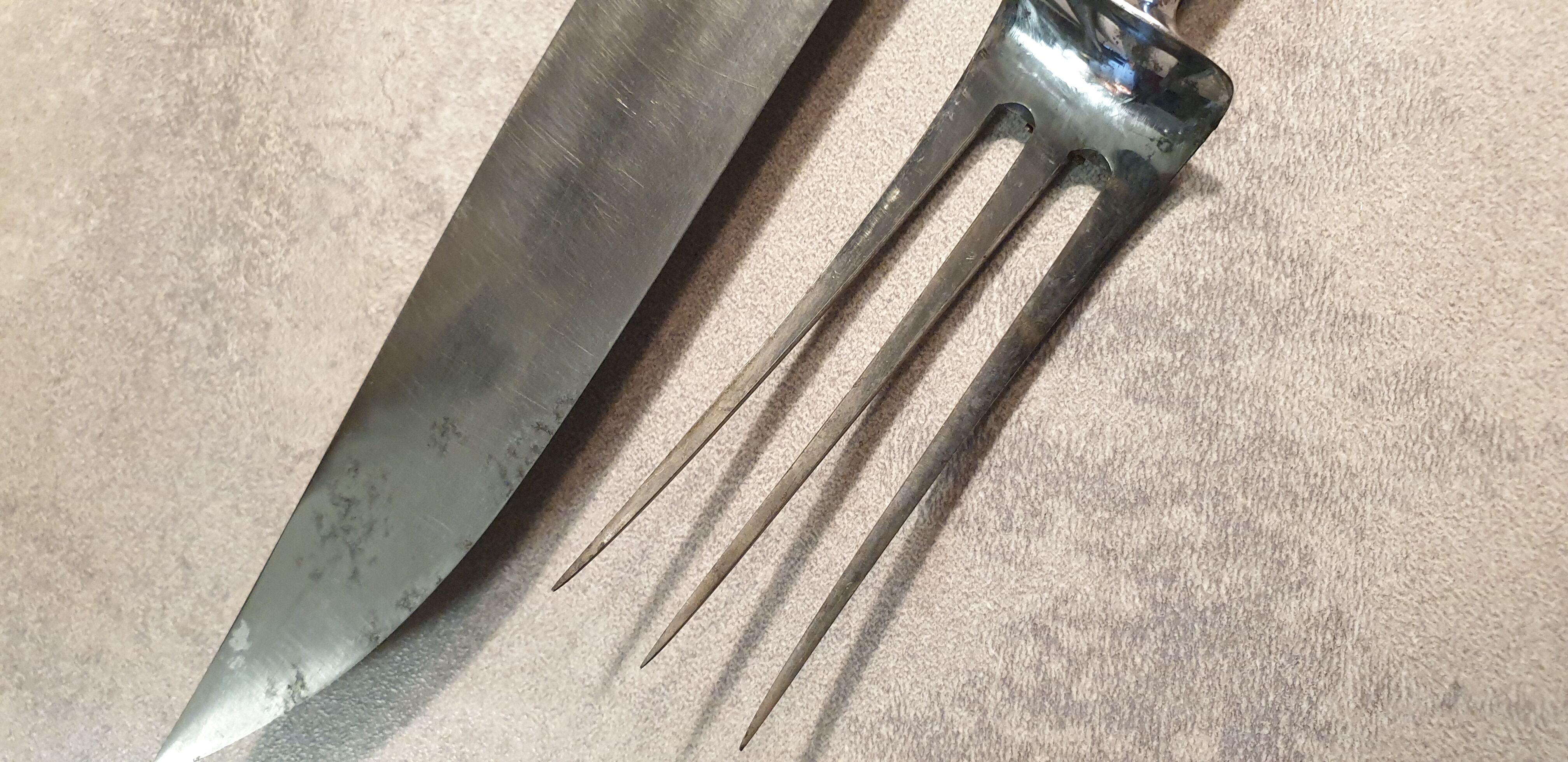 Silver/ivory leg service