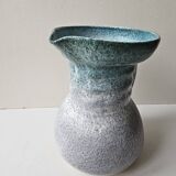 Pichet en céramique émaillée verte signé Accolay