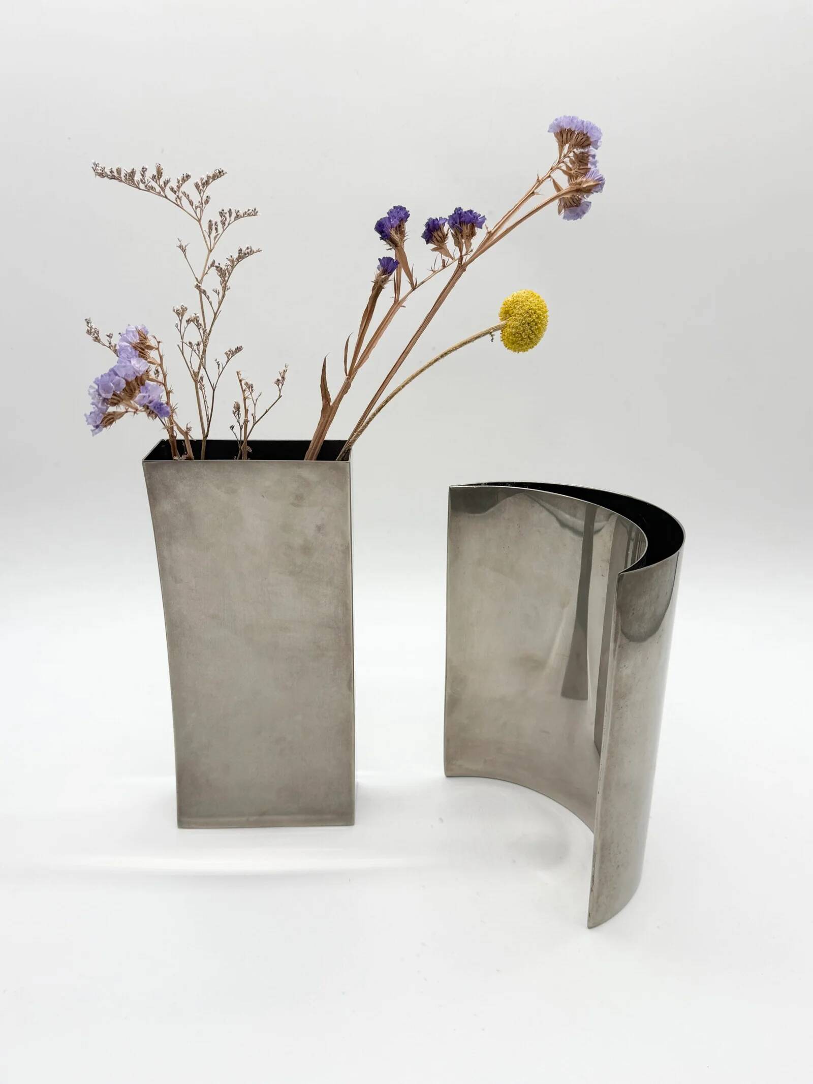 Paire de vases sculpturaux en aluminium, 1980s
