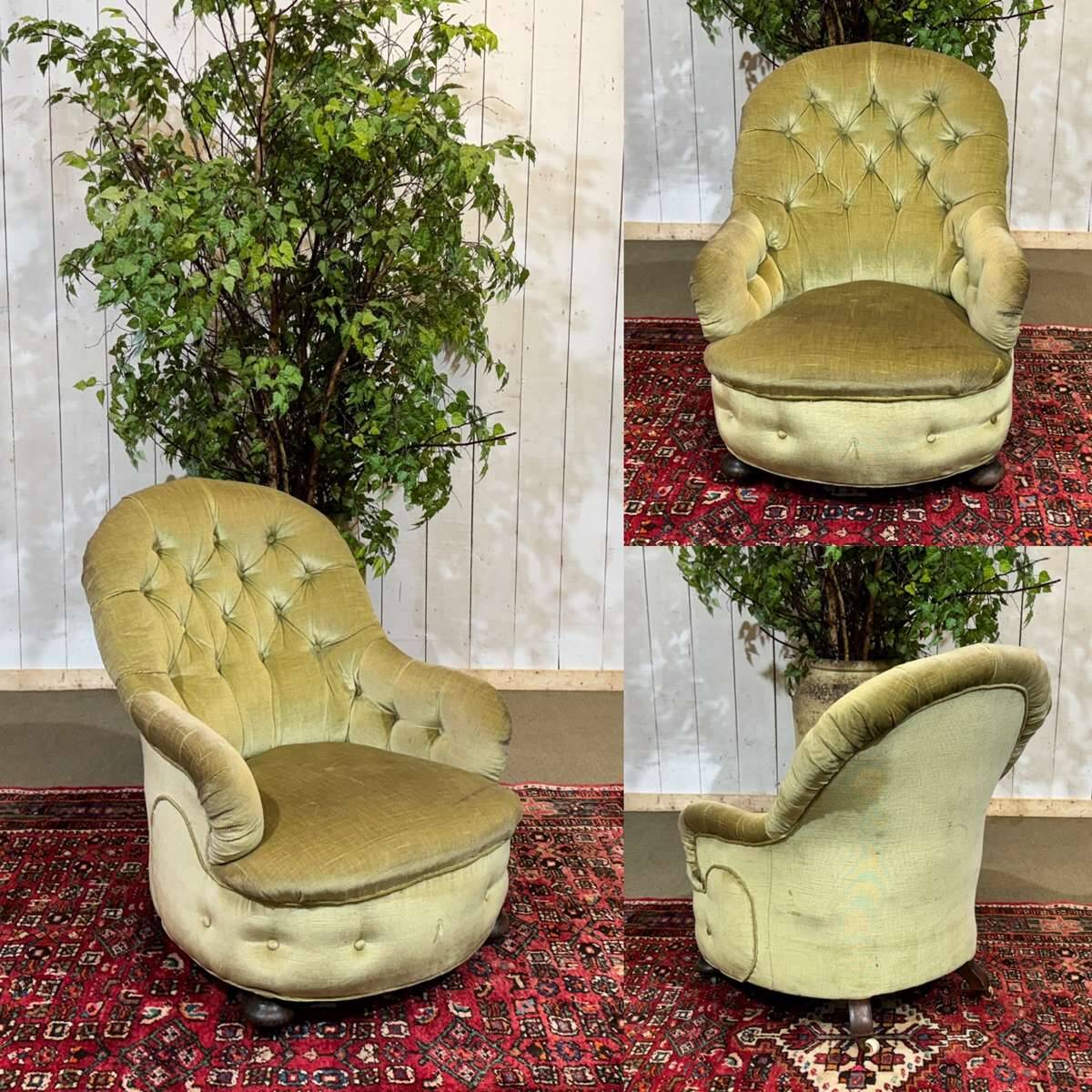 English armchair from the late 19th century.