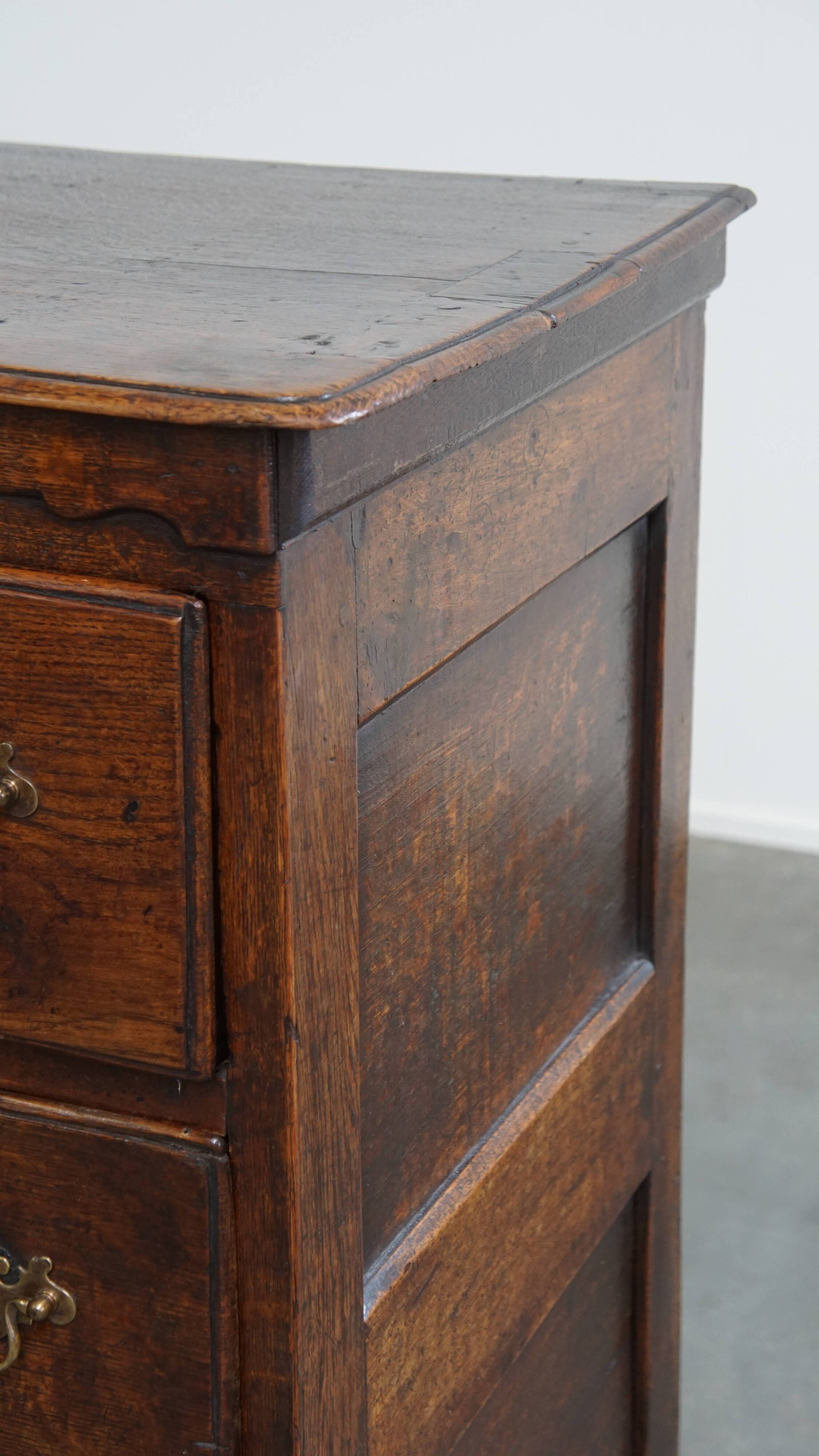 Antique English 18th Century Chest of Drawers with 5 Drawers