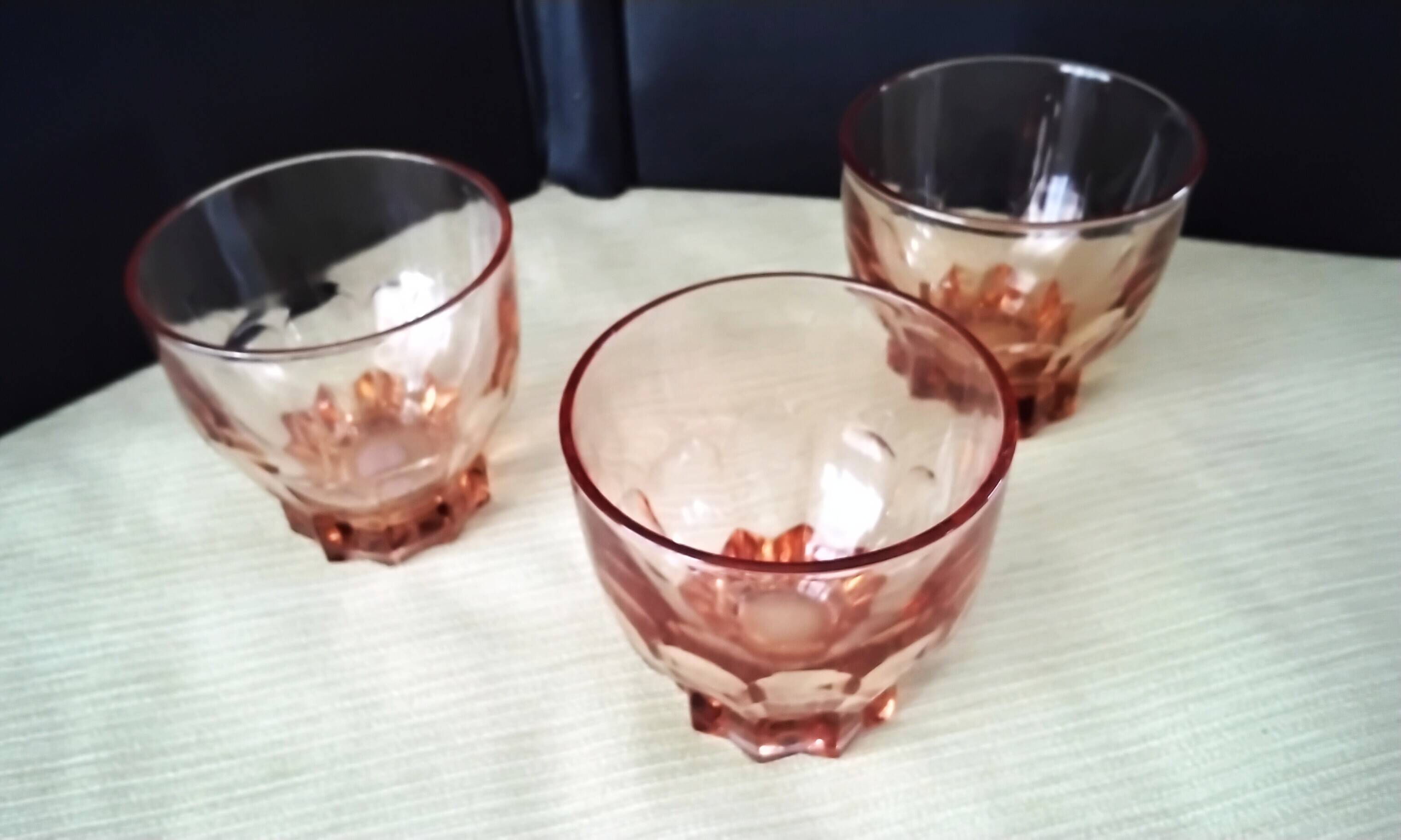 3 Verres de table en verre rosé  Années 50