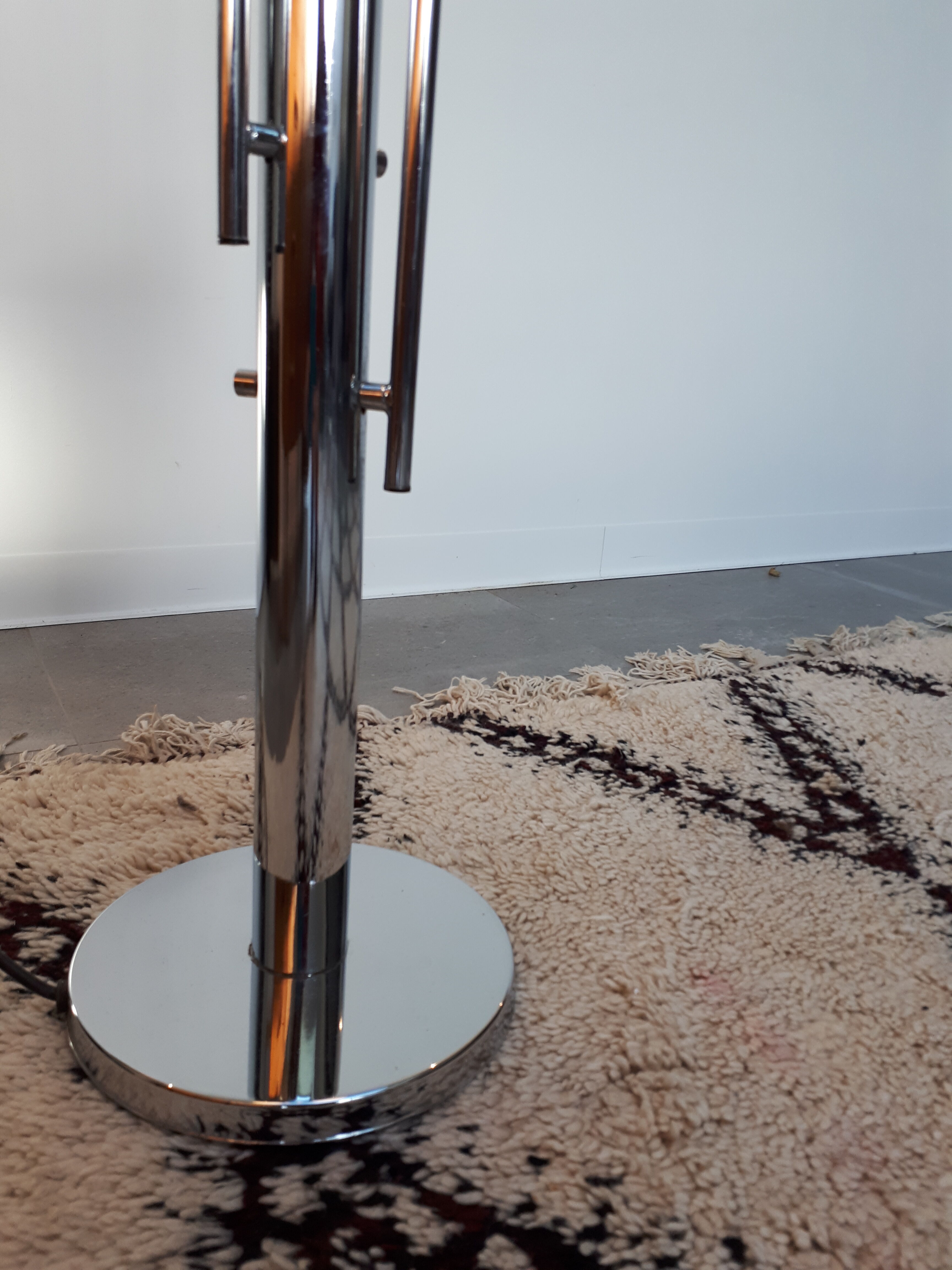 Italian lamppost 3 globes opalines 60s