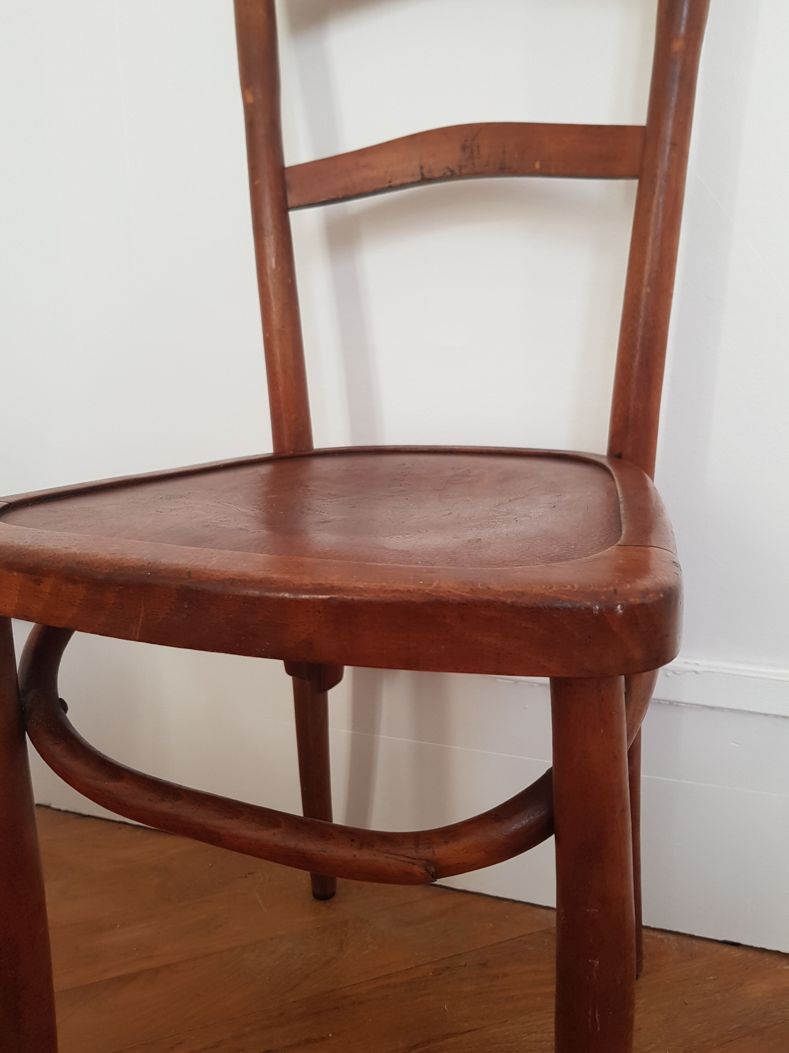 Curved wooden bistro chair