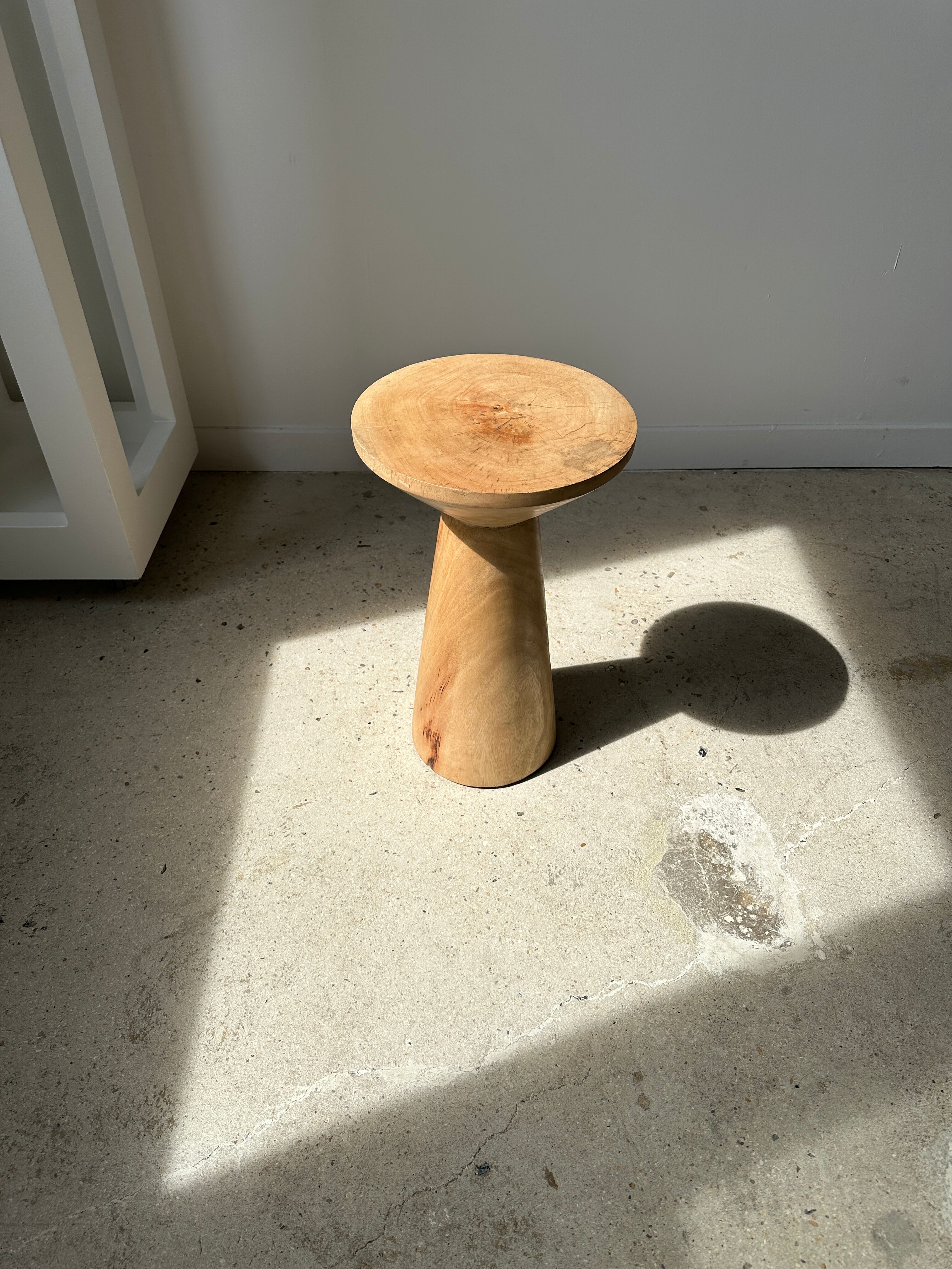Side table, end of sofa in natural mango monoxyl conical tray H:50cm