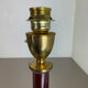 Lampe de table moderniste rouge catalina et tube en laiton, italie, années 1960