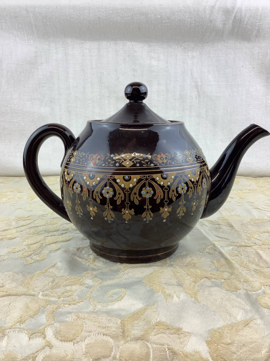 Old teapot Sarreguemines France